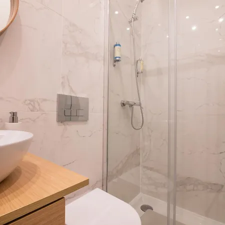 North Side Apartment *